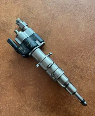 BMW 3 E92 E93 Fuel injector 7585261 13537585261