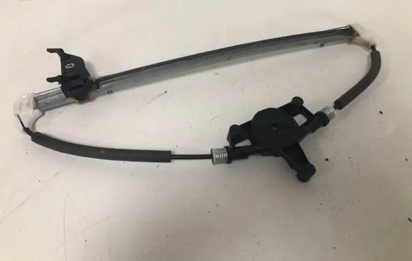 Mazda 3 III Rear window lifting mechanism without motor