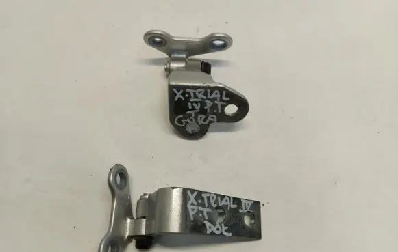 Nissan X-Trail T33 Rear door lower hinge
