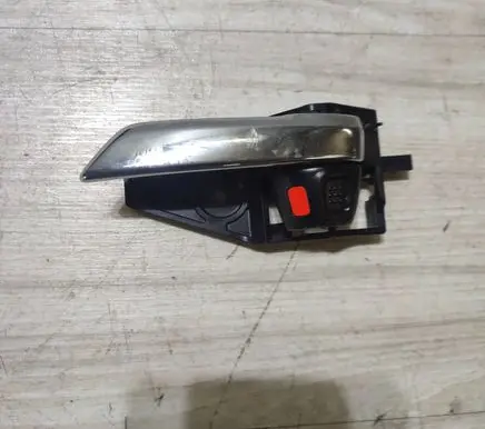 Suzuki Vitara (LY) Front door interior handle 