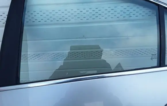 Nissan Primera Rear door window glass 43R00049