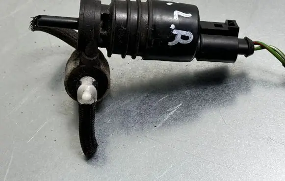 Volkswagen Passat Alltrack Windscreen/windshield washer pump 1K6955651