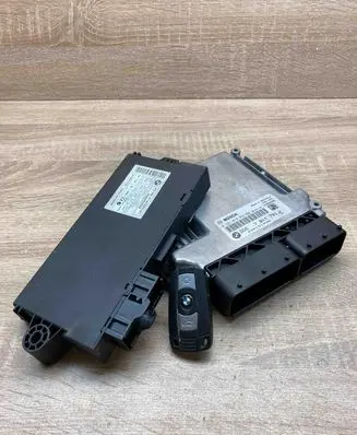BMW 3 E90 E91 Engine control unit/module ECU 7811701 9147220 0281015042