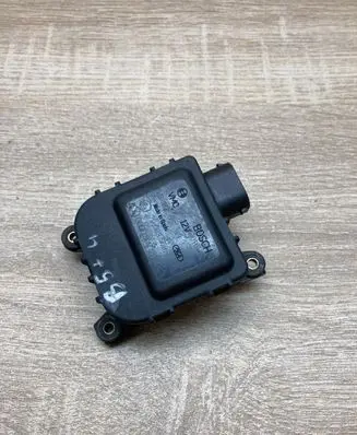 Volkswagen PASSAT B5.5 Air flap motor/actuator 8D1820511B 0132801149