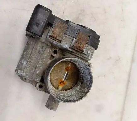 Volkswagen Golf V Throttle valve 03C133062A
