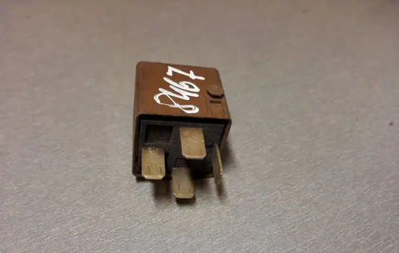 BMW 5 E39 Other relay 61361388729 V23134K59X108