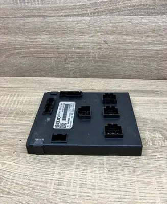 Audi A4 S4 B8 8K Comfort/convenience module 8K0907063 F005V00851