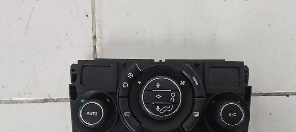 Peugeot 3008 I Climate control unit 96738320