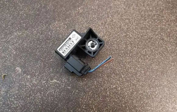 Renault Scenic II - Grand scenic II Airbag deployment crash/impact sensor 8200682396AH 601298200