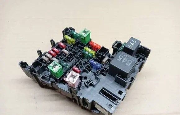 Volkswagen PASSAT B8 Fuse module 5Q0937615C 185580 17062013