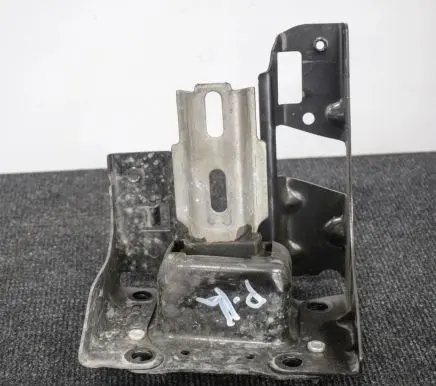 Peugeot 2008 I Engine mount bracket 9680293280