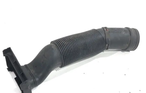 Air intake hose/pipe