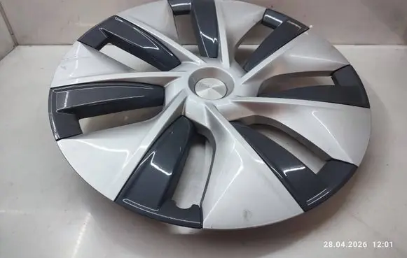 Tesla Model Y R19 wheel hub/cap/trim 104423500B