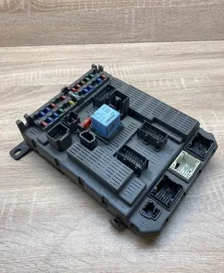 Citroen C5 Fuse module 9644460280