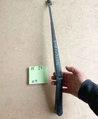 Ford Focus Front wiper blade arm 154874546