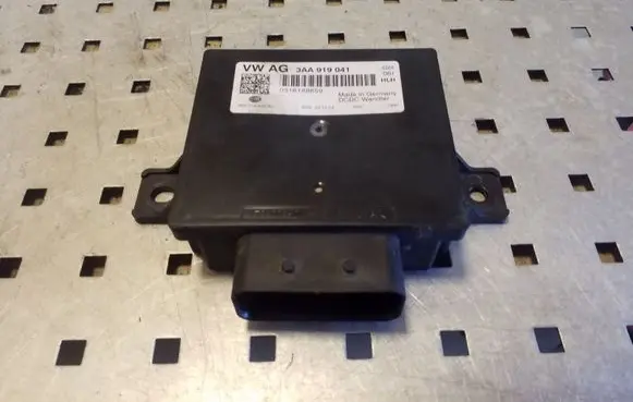 Volkswagen PASSAT B7 Voltage converter/converter module 3AA919041
