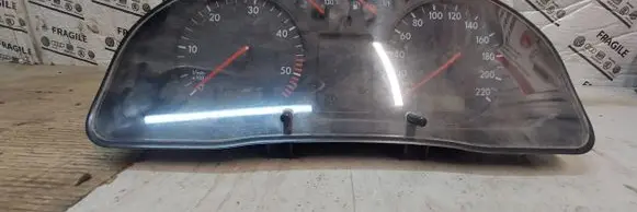 Volkswagen PASSAT B5 Speedometer (instrument cluster) 3BO919861J