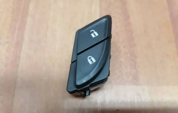 Opel Insignia B Central locking switch button 26200592 84084517