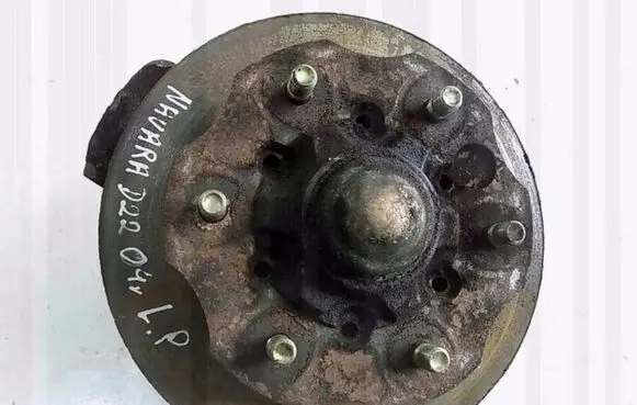 Nissan Navara D40 Front wheel hub spindle knuckle