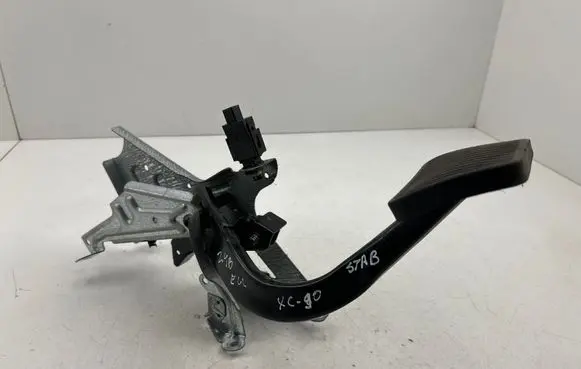 Volvo XC90 Brake pedal 
