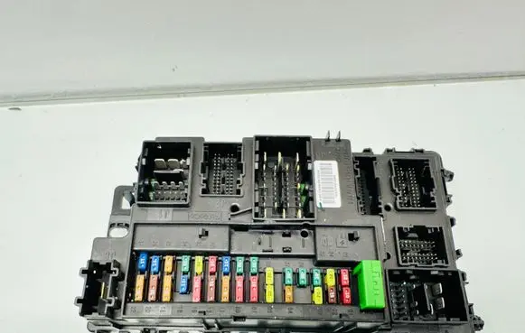 Ford Fusion II Fuse module FU5T15604 A2C7438261200