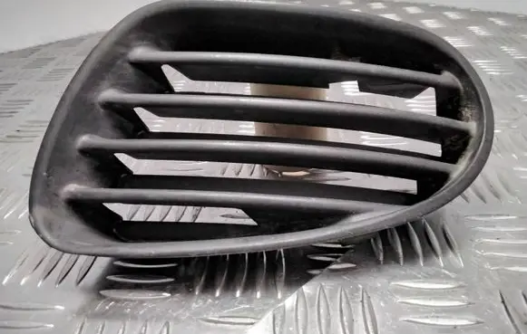 Mitsubishi Carisma Front bumper lower grill MR153416