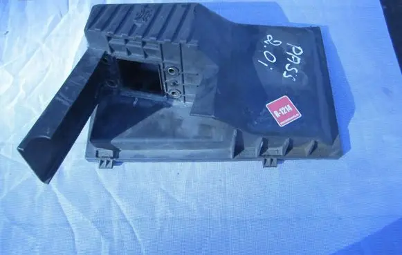 Volkswagen PASSAT B4 Air filter box cover 3A0129607S