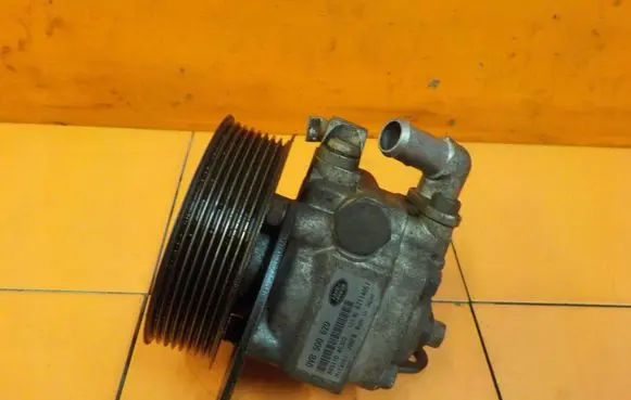 Land Rover Discovery 3 - LR3 Power steering pump QVB500620