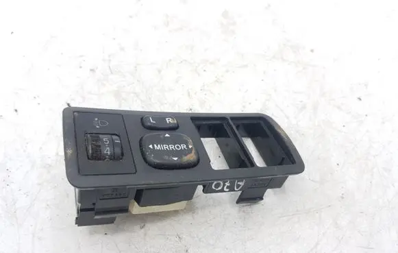 Toyota Corolla Verso E121 Wing mirror switch 777665 183574