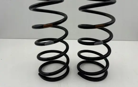 Toyota Land Cruiser (J200) Rear coil spring