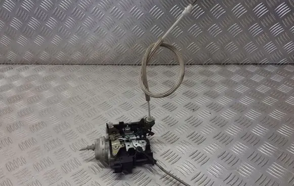 Audi A4 S4 B5 8D Front door lock 4D0173A