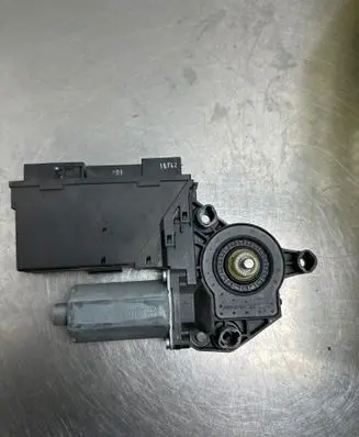 Seat Exeo (3R) Rear door window regulator motor 8E0959801E 105848204 5WK49204CBF