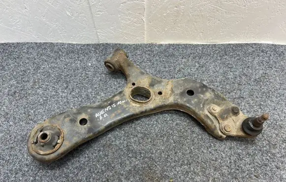 Toyota Avensis T270 Front lower control arm/wishbone