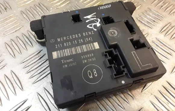 Mercedes-Benz E W211 Door control unit/module 2118201526 A2118201526