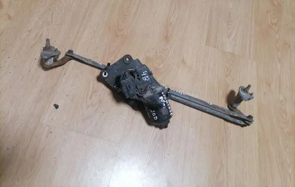 KIA Sportage Front wiper linkage and motor