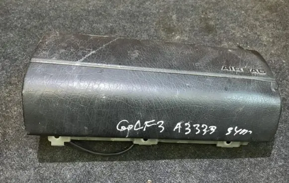 Volkswagen Golf III Passenger airbag