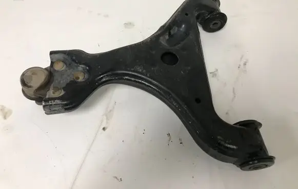 Mercedes-Benz Vito Viano W639 Front lower control arm/wishbone A63933009