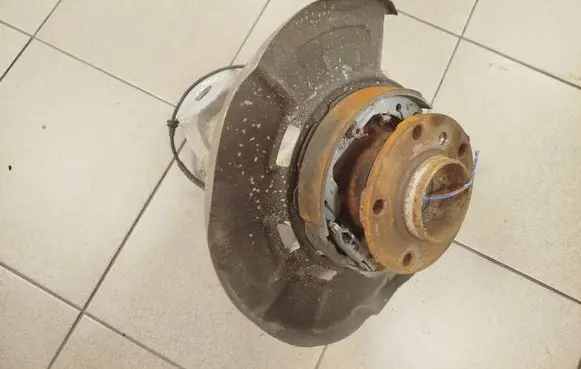 BMW X5 E70 Rear wheel hub 677098606