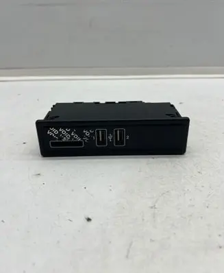 Mercedes-Benz V Class W447 USB socket connector A2058200526