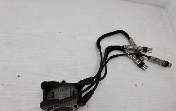 Volkswagen Golf IV High voltage ignition coil 032905106E 77030001