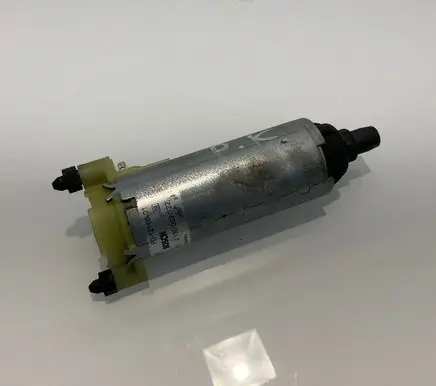 Mercedes-Benz C W204 Seat adjustment motor 0130002622 P01215601 256311S