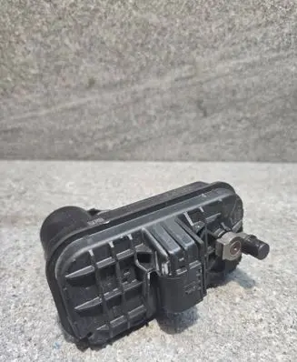 Volkswagen Golf VII Turbine electric control actuator 04E145725DQ 4918018843