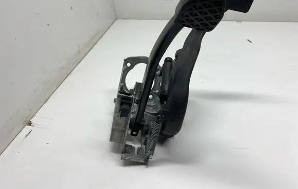 BMW 1 E81 E87 Pedal assembly 678711 6762250