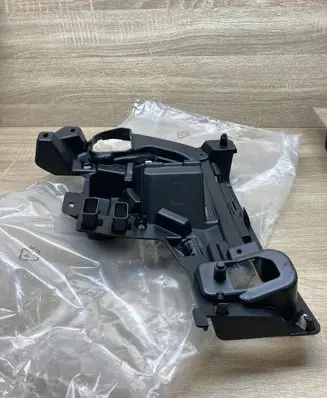 Citroen DS4 Bumper support mounting bracket corner 7416X3 9670743080
