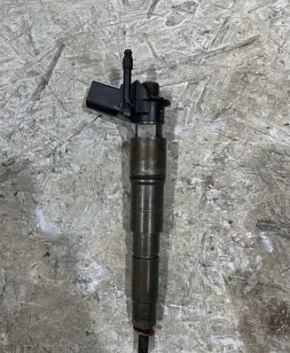 BMW 5 E60 E61 Fuel injector 7796042 1796
