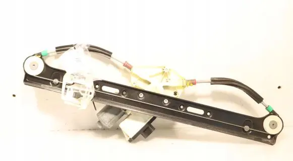 Rear window lifting mechanism without motor