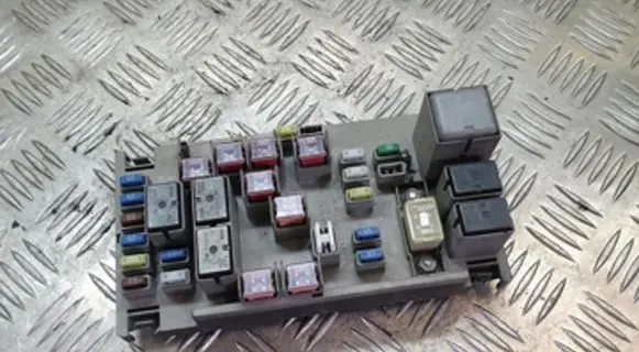 Subaru Outback Fuse module MB100200B 82241AG000