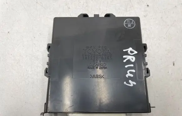 Toyota Prius (XW20) Power management control unit 8967047010 1012380151