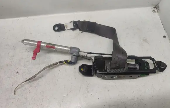 Volvo S60 Front seatbelt