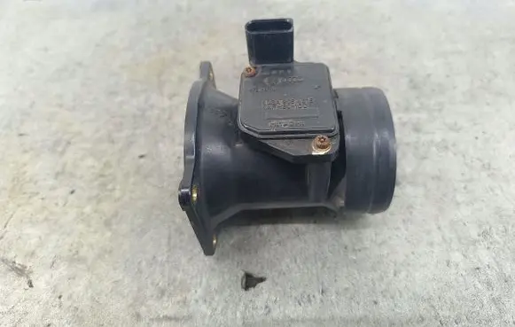 Volkswagen PASSAT B5.5 Mass air flow meter 